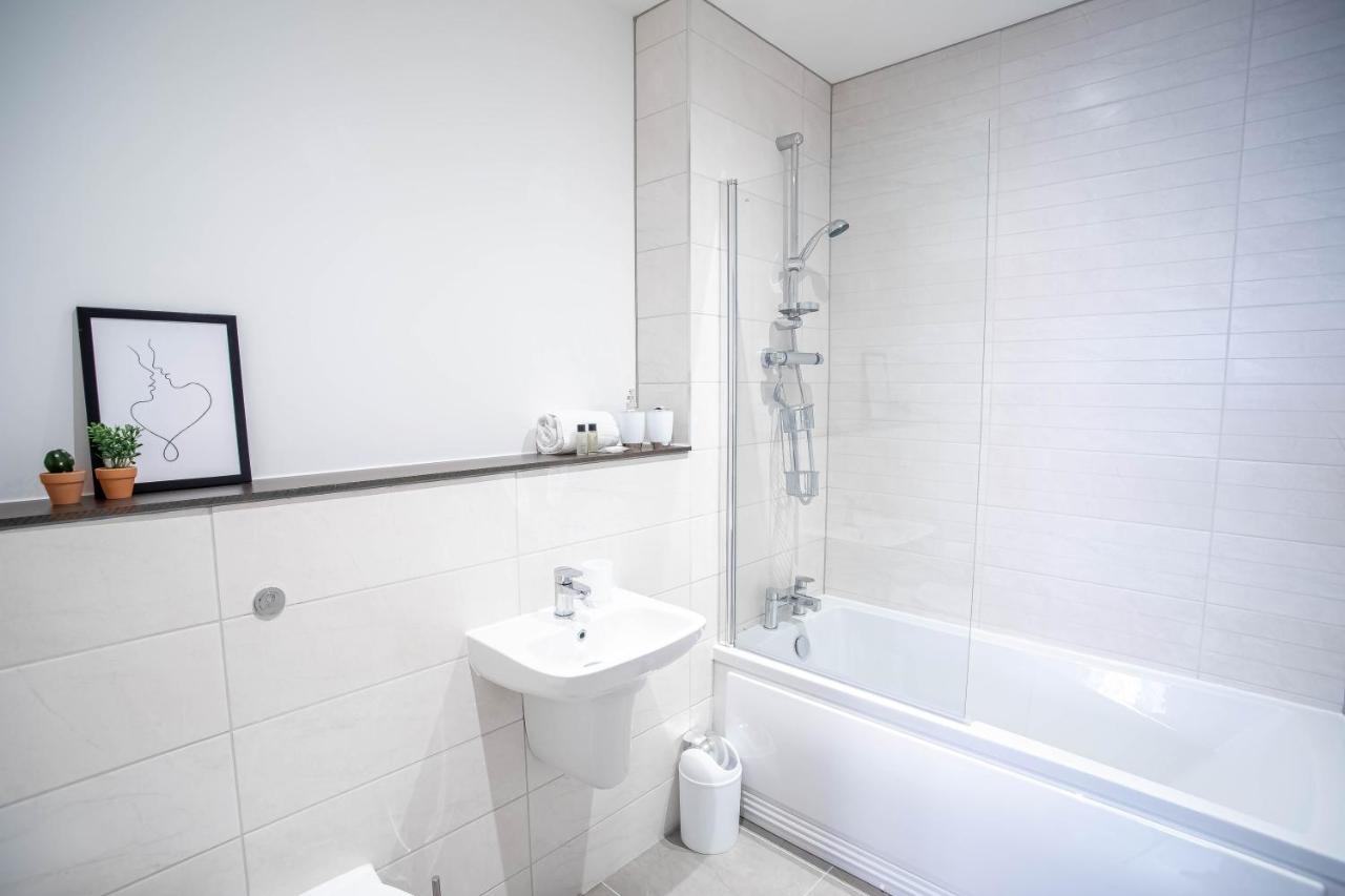 Luxury Apartments Available Next To Train Station - The Wallgate Apartments Wigan - Free Parking Ngoại thất bức ảnh